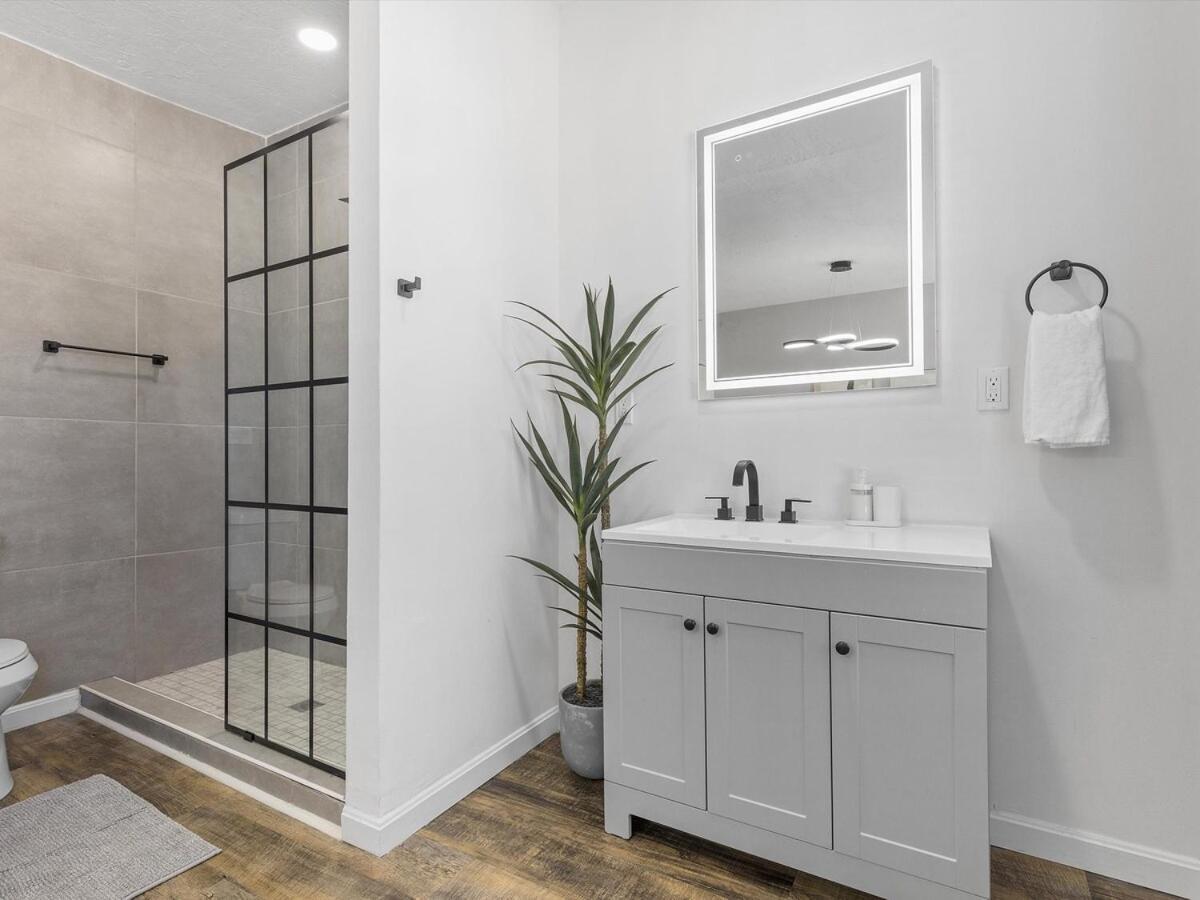 Lawrenceville !5 Spacious And Quiet Three Bedroom With Free Street Parking Pittsburgh