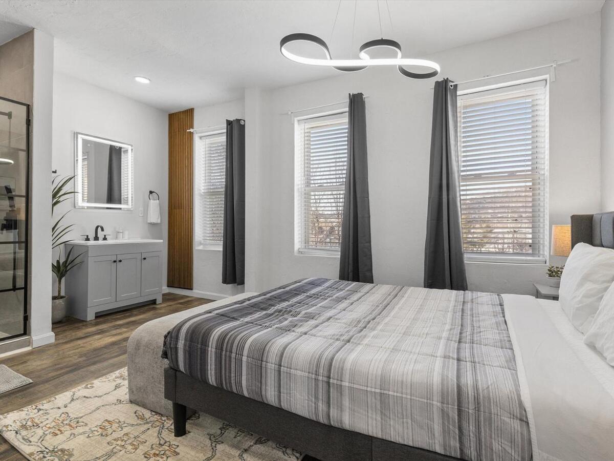 Lawrenceville !5 Spacious And Quiet Three Bedroom With Free Street Parking Apartment