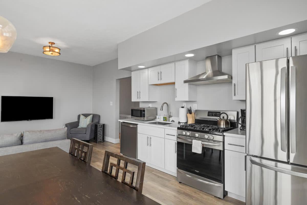 Skyline Views - Luxury 1 Bedroom * Pittsburgh
