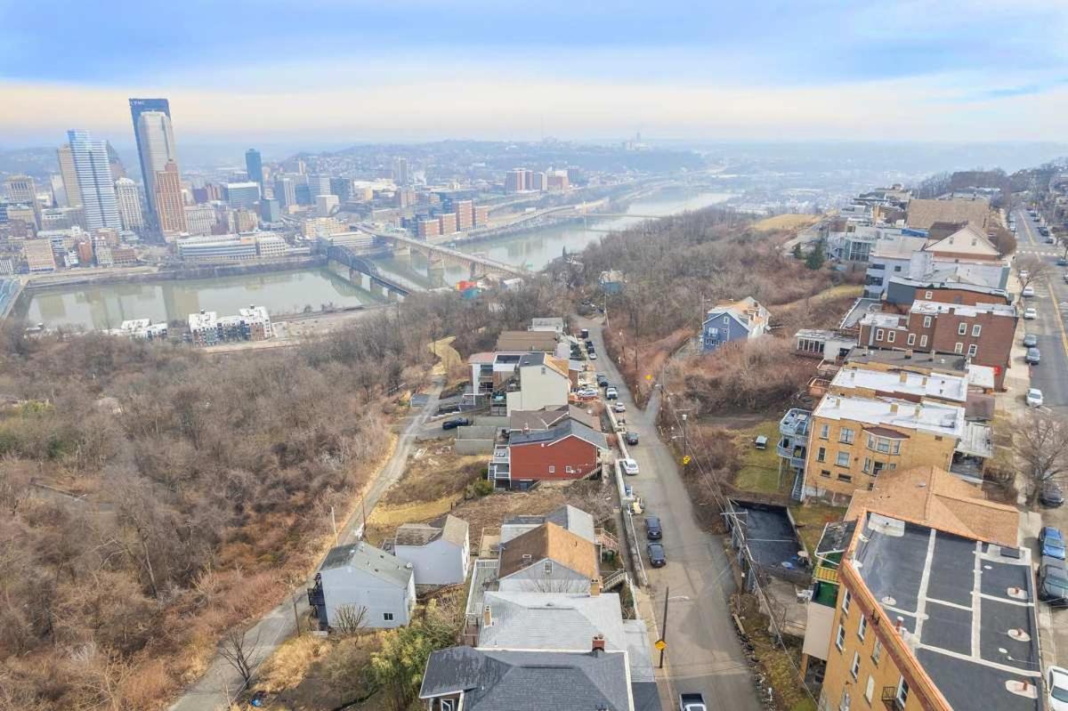 Skyline Views - Luxury 1 Bedroom * Pittsburgh