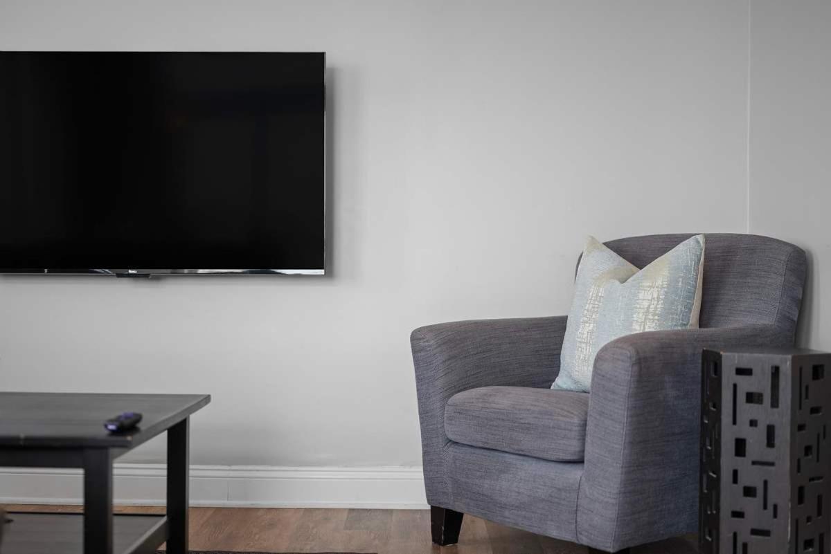 Skyline Views - Luxury 1 Bedroom Apartment
