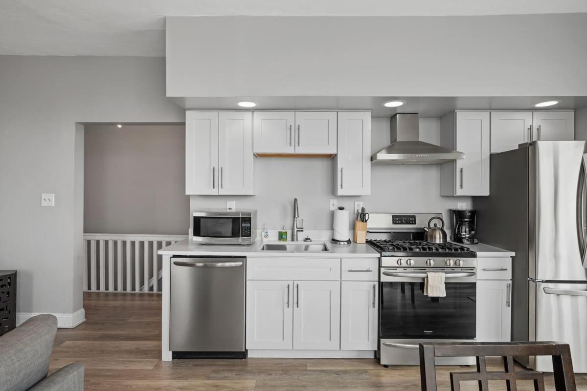 Apartment Skyline Views - Luxury 1 Bedroom *