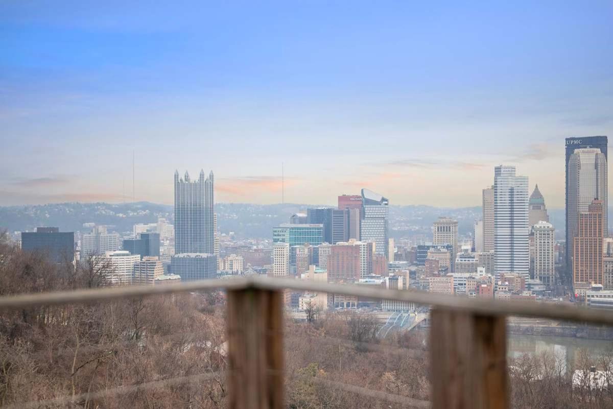 Skyline Views - Luxury 1 Bedroom *