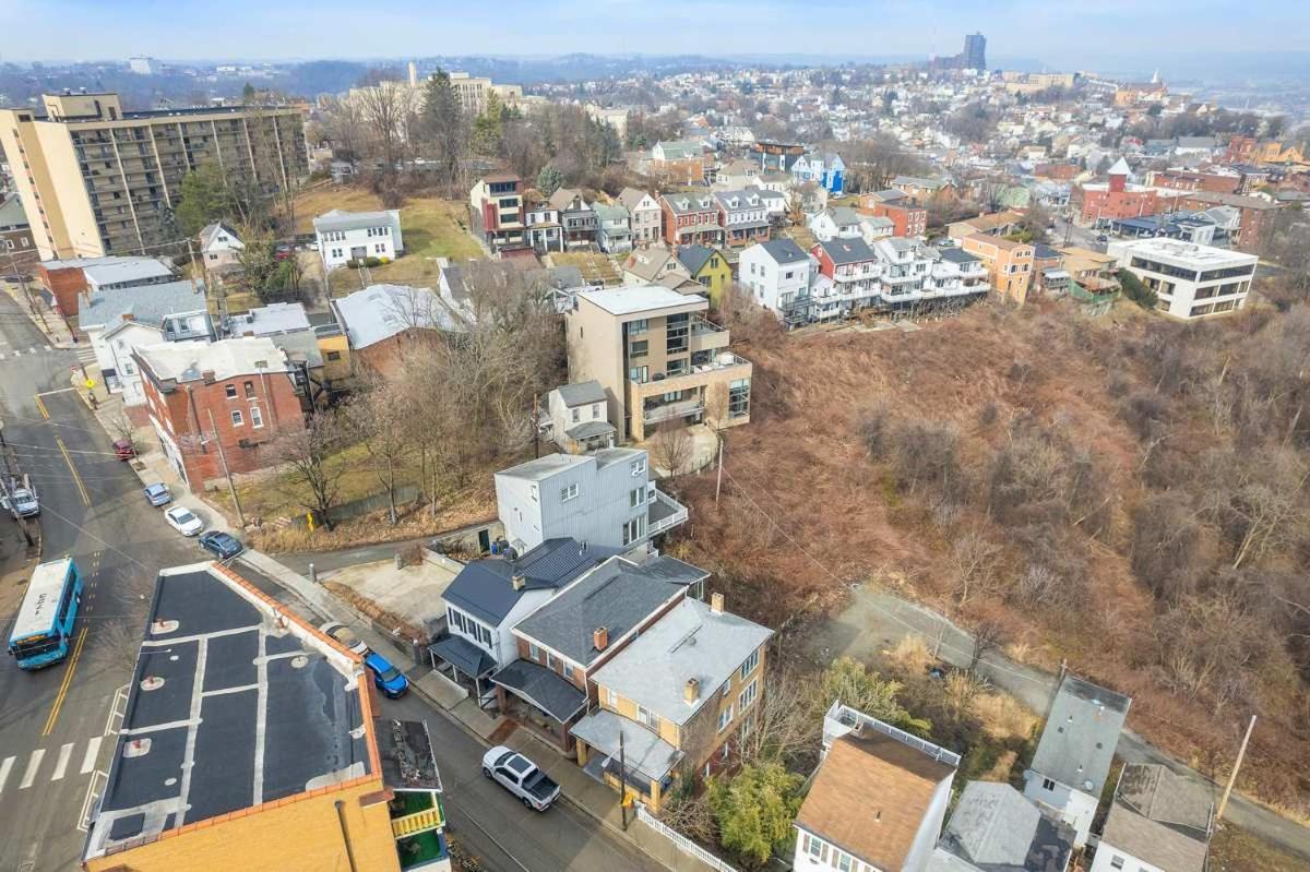 Skyline Views - Luxury 1 Bedroom