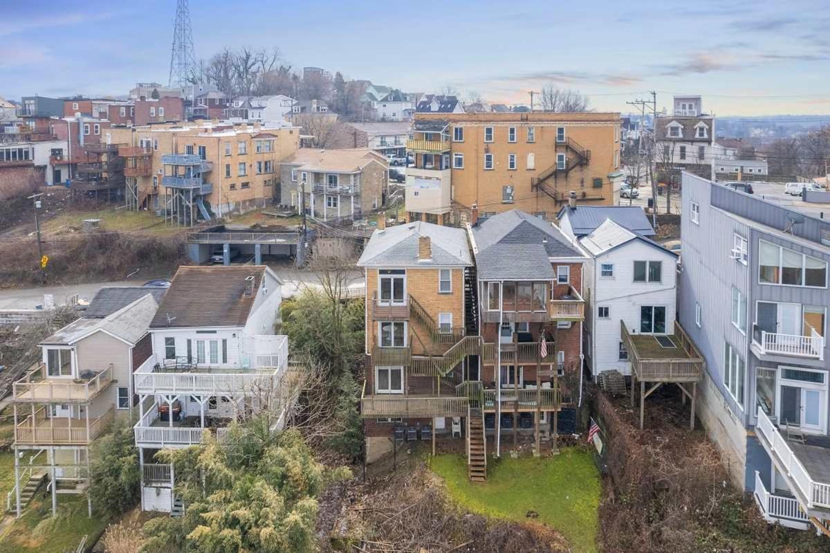 Apartment Skyline Views - Luxury 1 Bedroom