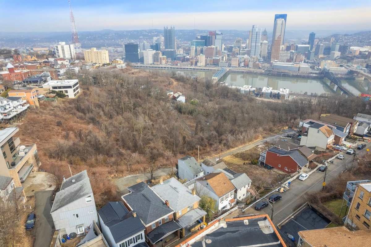 Skyline Views - Luxury 1 Bedroom * Pittsburgh