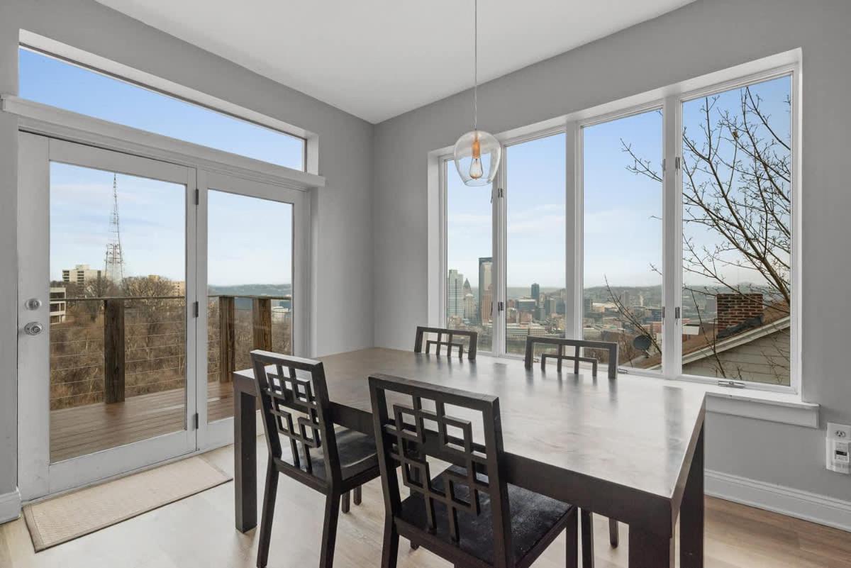 Skyline Views - Luxury 1 Bedroom
