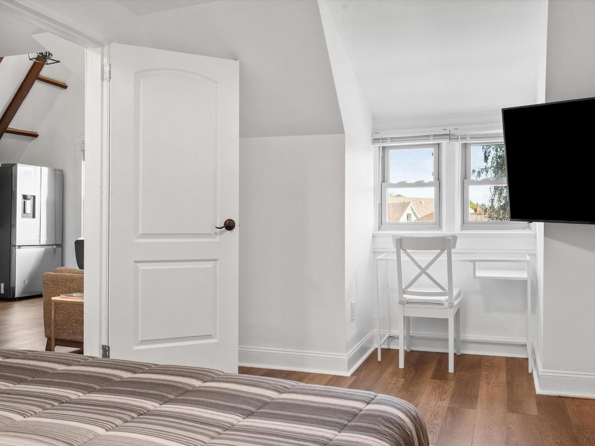 Shadyside, Pittsburgh, Modern And Stylish 1 Bedroom Unit5 With Free Parking *