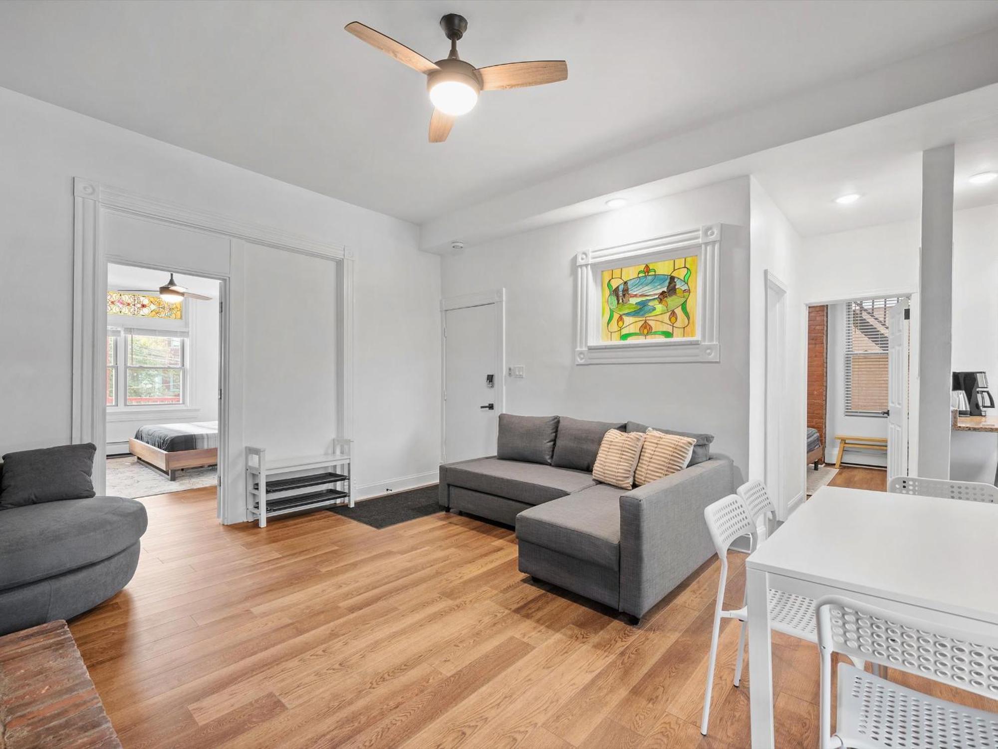 Apartment Shadyside, Pittsburgh, Modern And Accessible 2 Bedroom Unit2 With Free Parking Pittsburgh