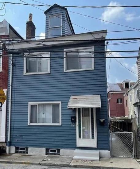 Carey Way Quarters - The Speakeasy Apartment *