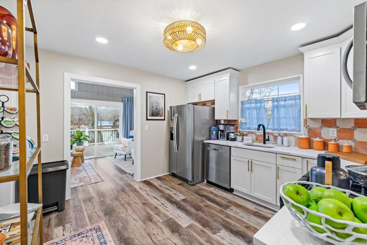 Island Gem-riverfront, Near Rmu Sportscenter-4 Br
