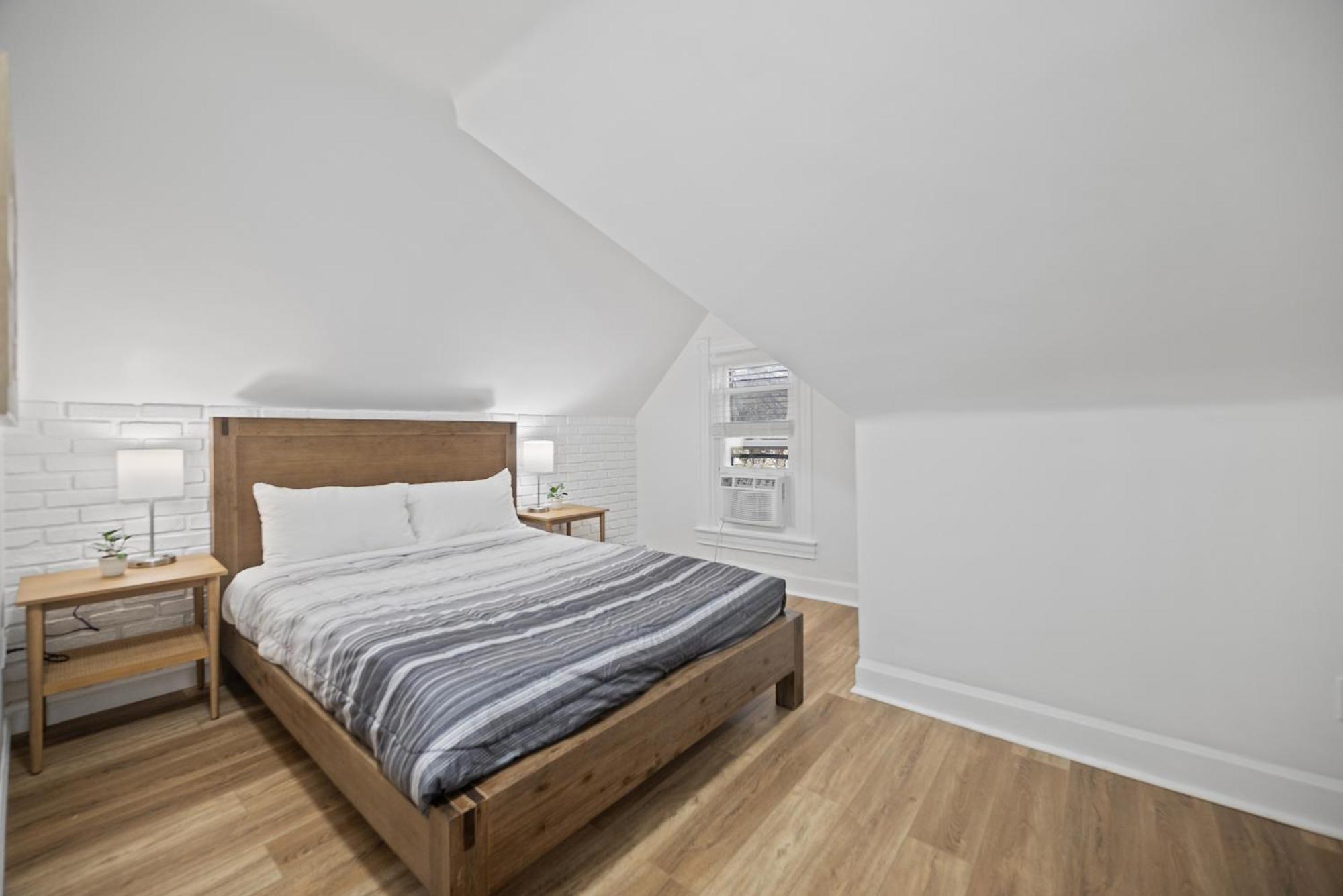 Homestay Shadyside, !i Modern And Bright Private Bedroom With Shared Bathroom