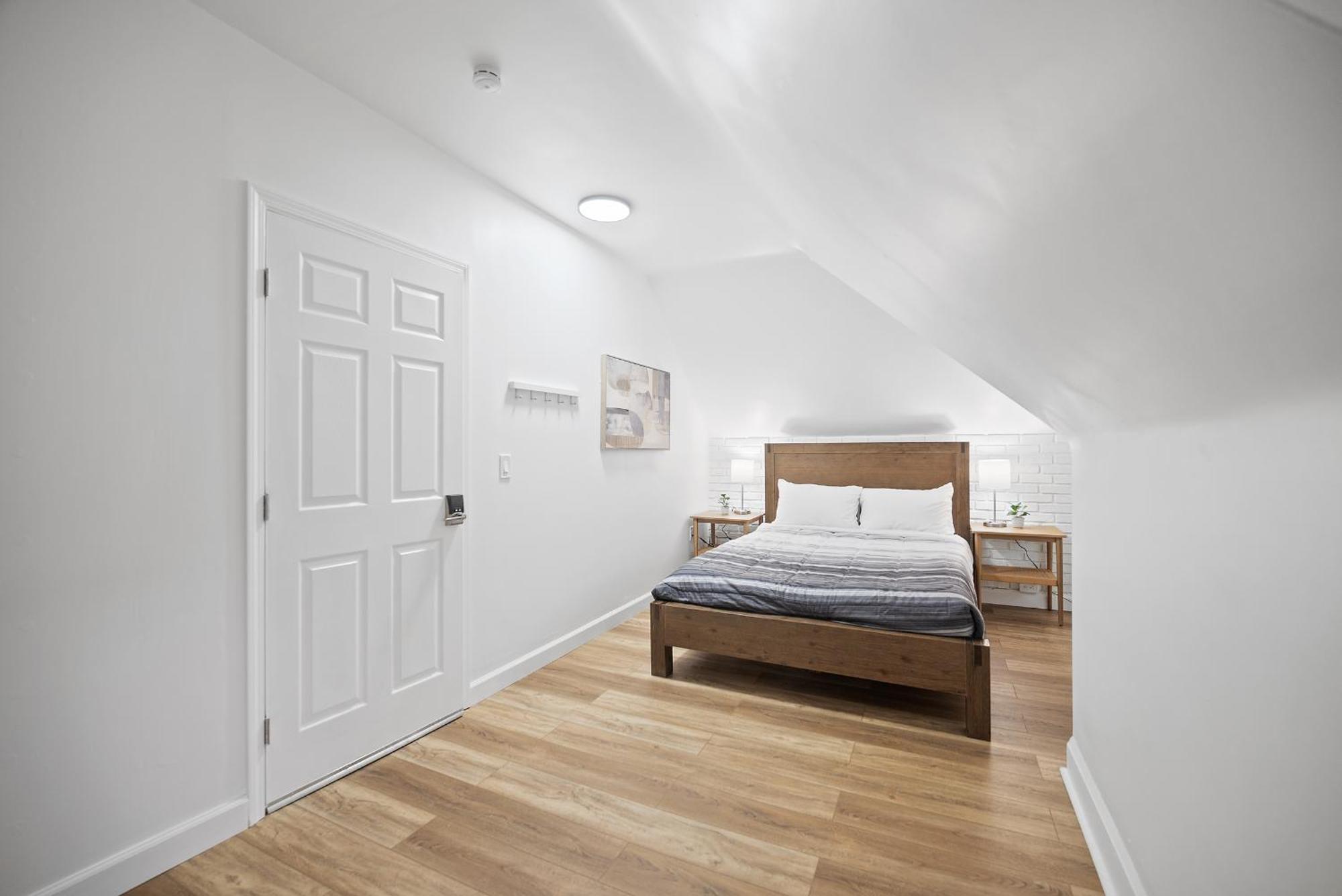 Shadyside, !i Modern And Bright Private Bedroom With Shared Bathroom Pittsburgh