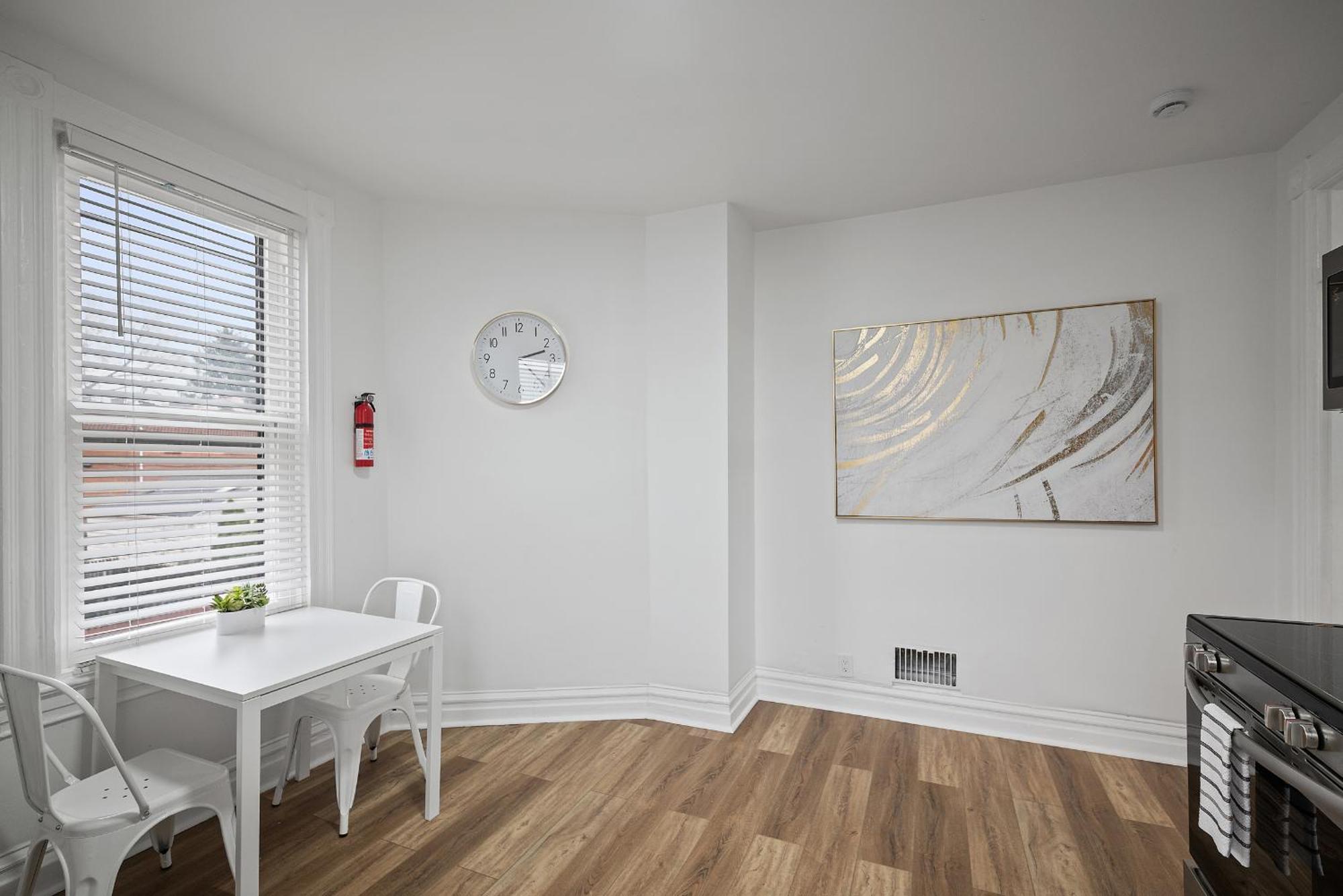 Shadyside, !i Modern And Bright Private Bedroom With Shared Bathroom Homestay *