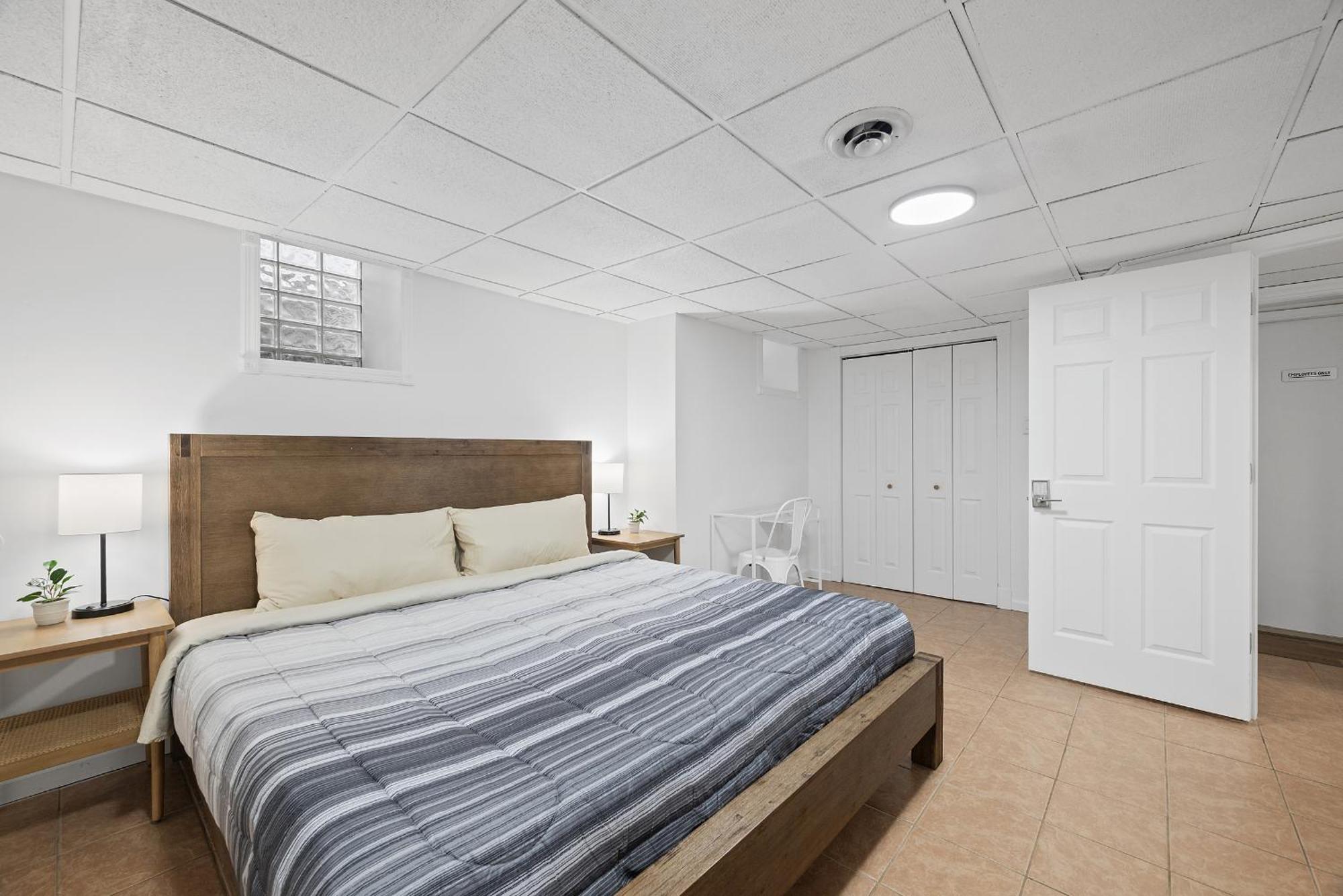 Shadyside, !b Modern And Bright Private Bedroom With Shared Bathroom *