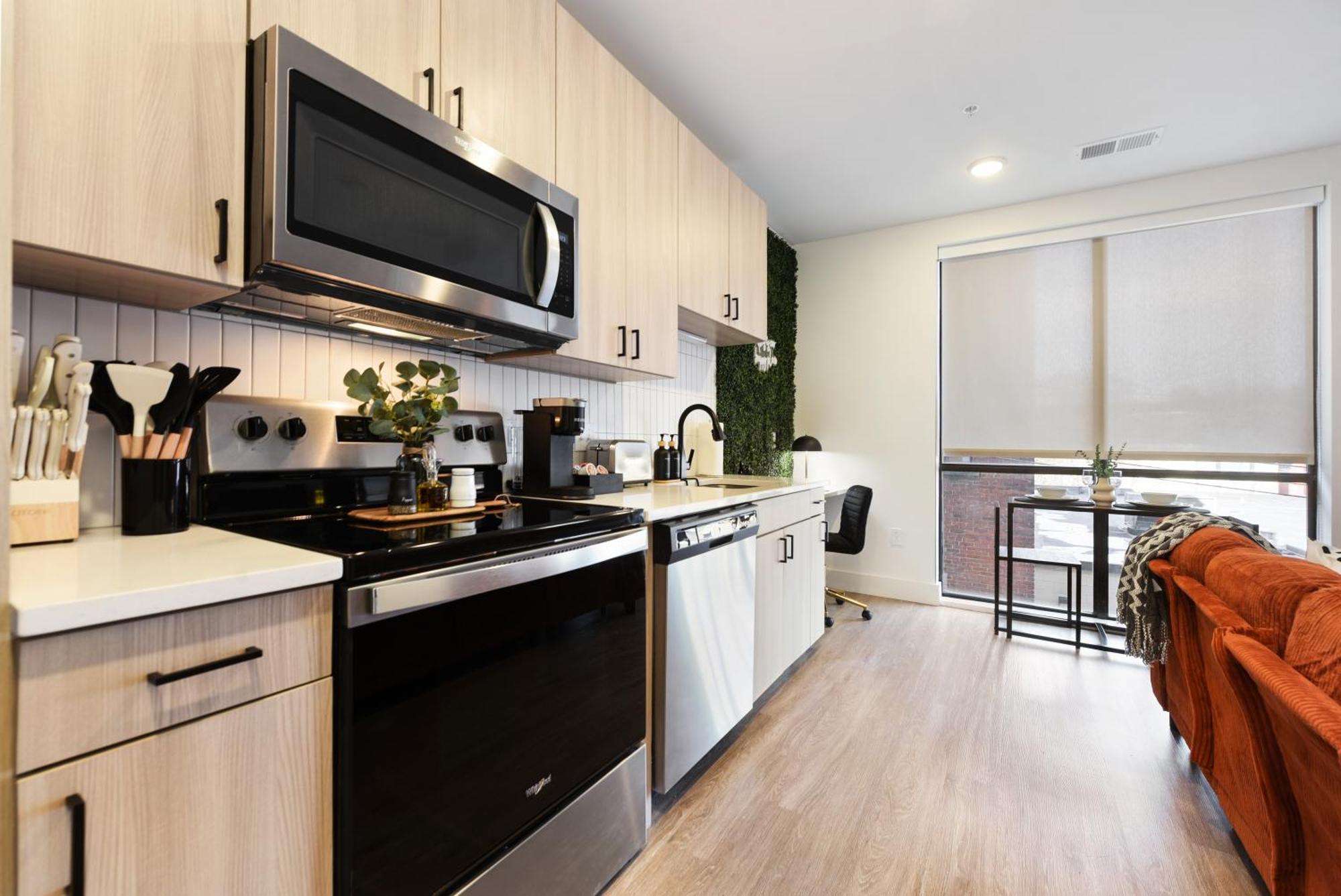 Apartment King Bed, Free Parking, Near Upmc, Pitt & Cmu Pittsburgh