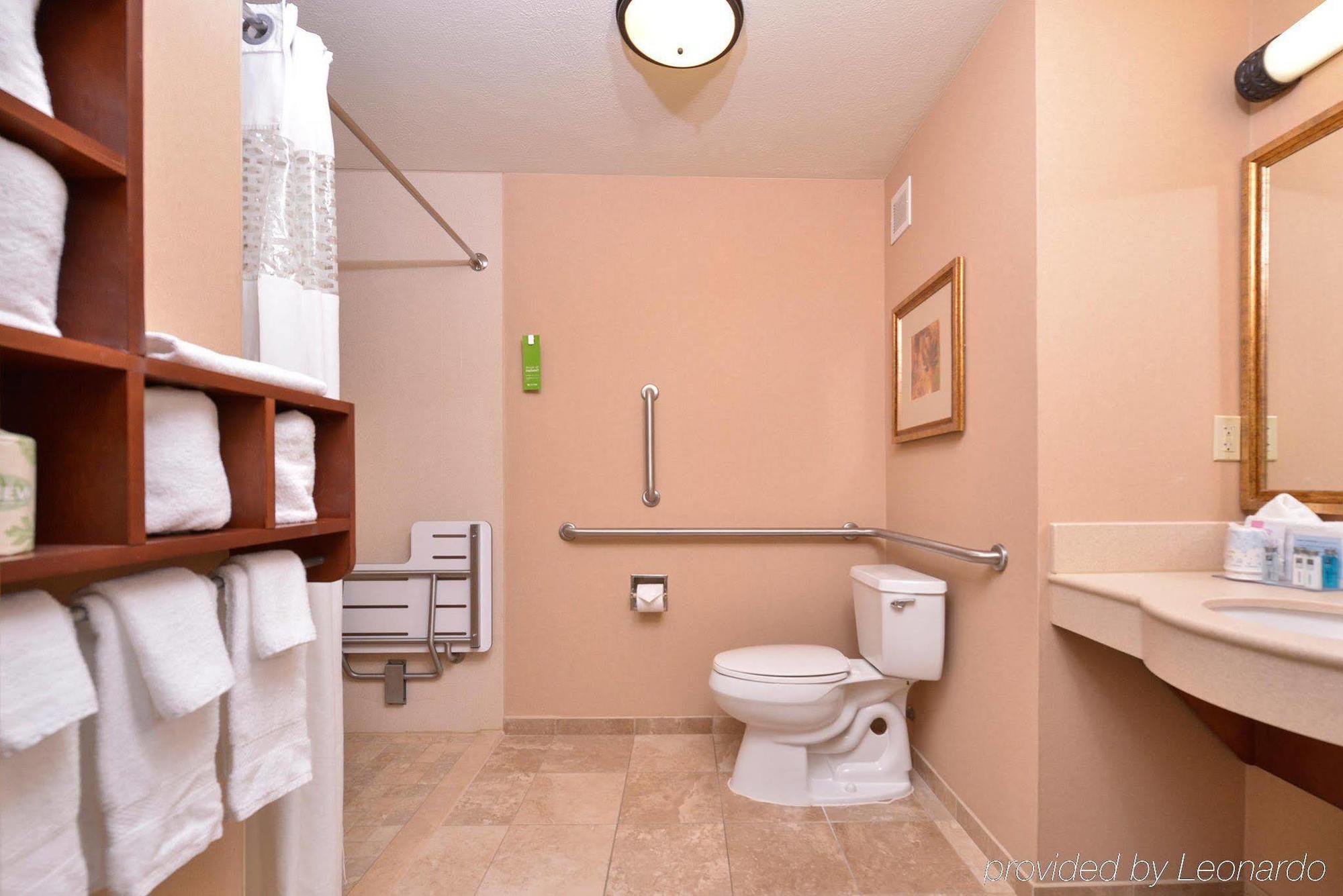 Hotel Mcknight