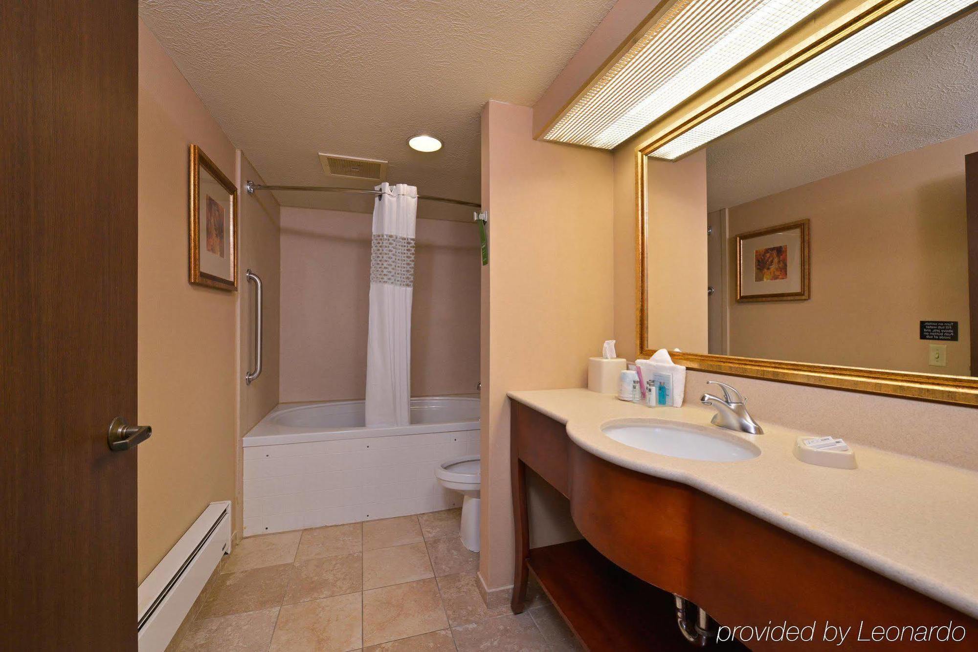 Hotel Mcknight Pittsburgh