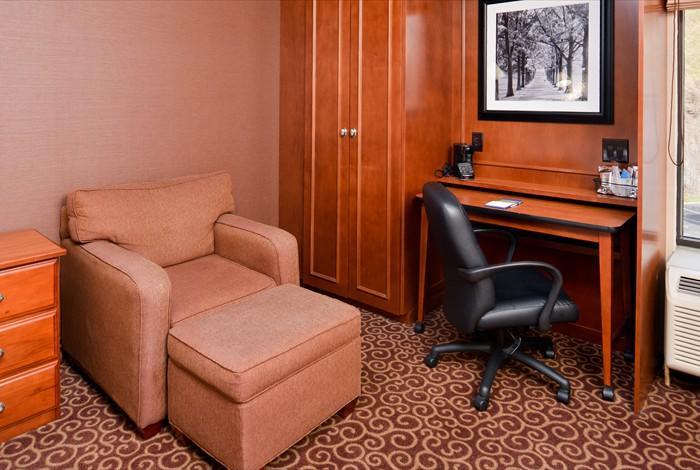 Hotel Mcknight