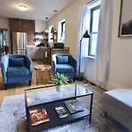Hostwise Stays - The Ohioan - Beautiful Brick Apt, Minutes To Downtown!