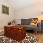 Cozy & Comfy Cottage In The City - W Parking