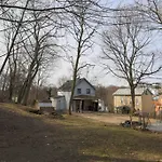 Cozy & Comfy Cottage In The City - W Parking