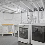 Bloomfield/Shadyside @E Stylish And Modern Private Bedroom With Shared Bathroom