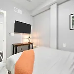 The Charlotte - Rooftop Patio, King Bed, Garage Parking, Prime Location