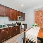 Walkable And Spacious Apt - Parking -- Groupstay