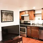 1 Bed Apt - Amazing Location 1 Block To Carson St