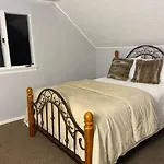 Cozy 4 Bd House In Pitt