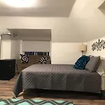 Unwind In A Bright Comfortable Apartment For 3