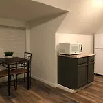 Unwind In A Bright Comfortable Apartment For 3