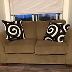 Unwind In A Bright Comfortable Apartment For 3