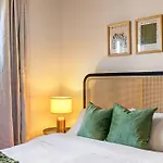 Downtown Escape: 3Br - Game/Movie Room - Foosball