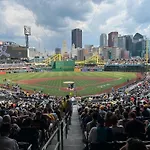 Sprawling Stadium Views Wonderful Location 24-7 Parking Gym Lounge