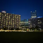 Sprawling Stadium Views Wonderful Location 24-7 Parking Gym Lounge