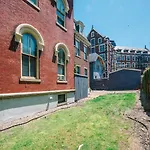 Spectacular Location - Walkable Entertainment