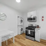 Bloomfield, Shadyside !D Spacious And Unique Bright Private Bedroom With Shared Bathroom