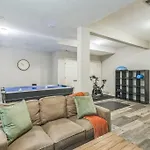 Modern 3-Bed Home With Game Room And Deck
