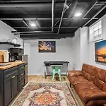 The Walnut Suites - The Emerald Suite