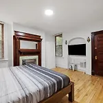 Oakland, Pittsburgh !B Stylish And Quiet Private Bedroom With Shared Bathroom