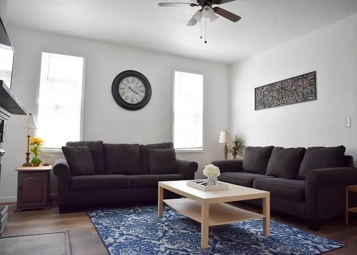 Stunning Big Home Near Downtown North Shore & More