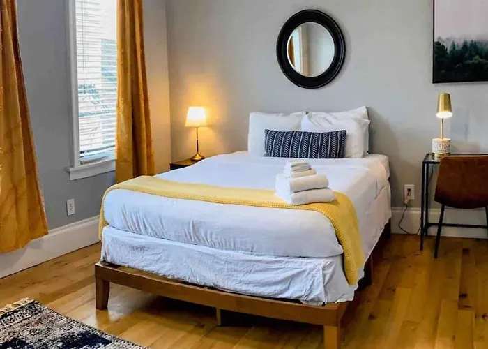 Hostwise Stays - The Ohioan - Beautiful Brick Apt, Minutes To Downtown!