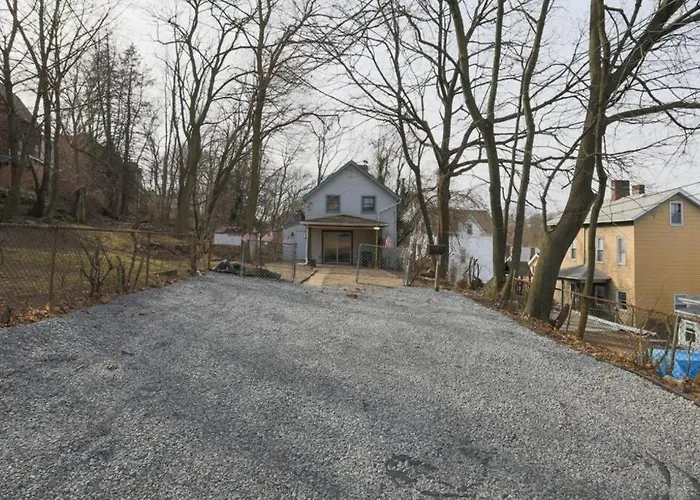 Cozy & Comfy Cottage In The City - W Parking