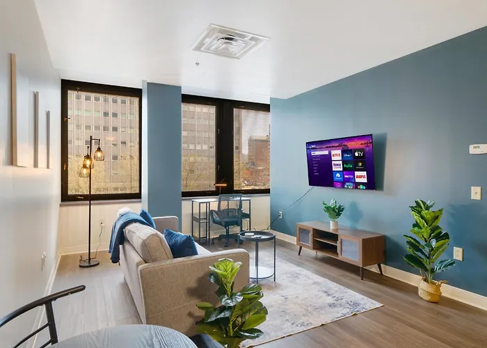 Vibrant Luxury Prime Location 24-7 Onsite Parking Gym Lounge