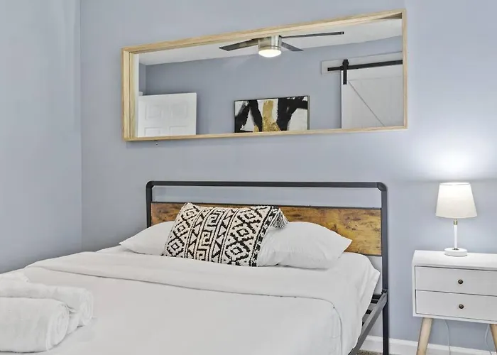 3Br Charming Home With Fireplace