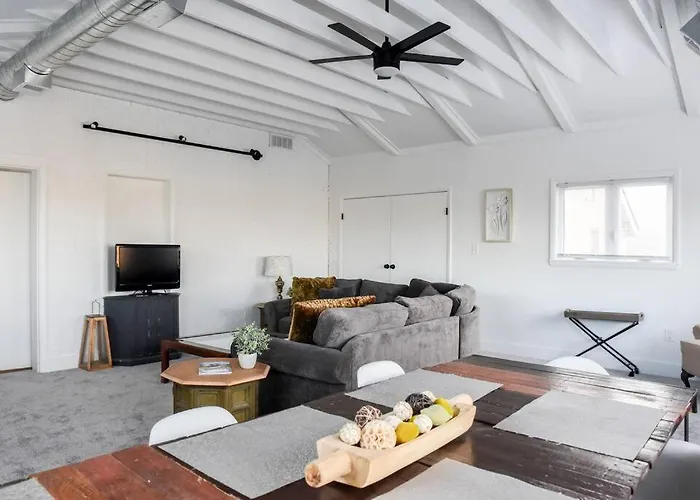 Large 2 Bedroom Great Location Close To Everything