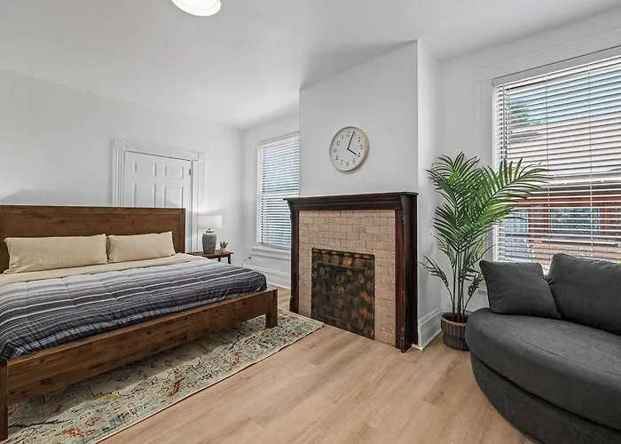 Shadyside, Central !4 Stylish And Central Studio With Free Parking