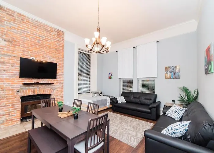 Spectacular Location - Walkable Entertainment